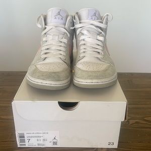 Women’s Air Jordan 1 Mid SE